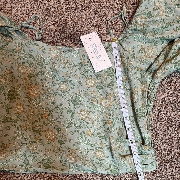 Sienna sky crop top nwt - Picture 3 of 6